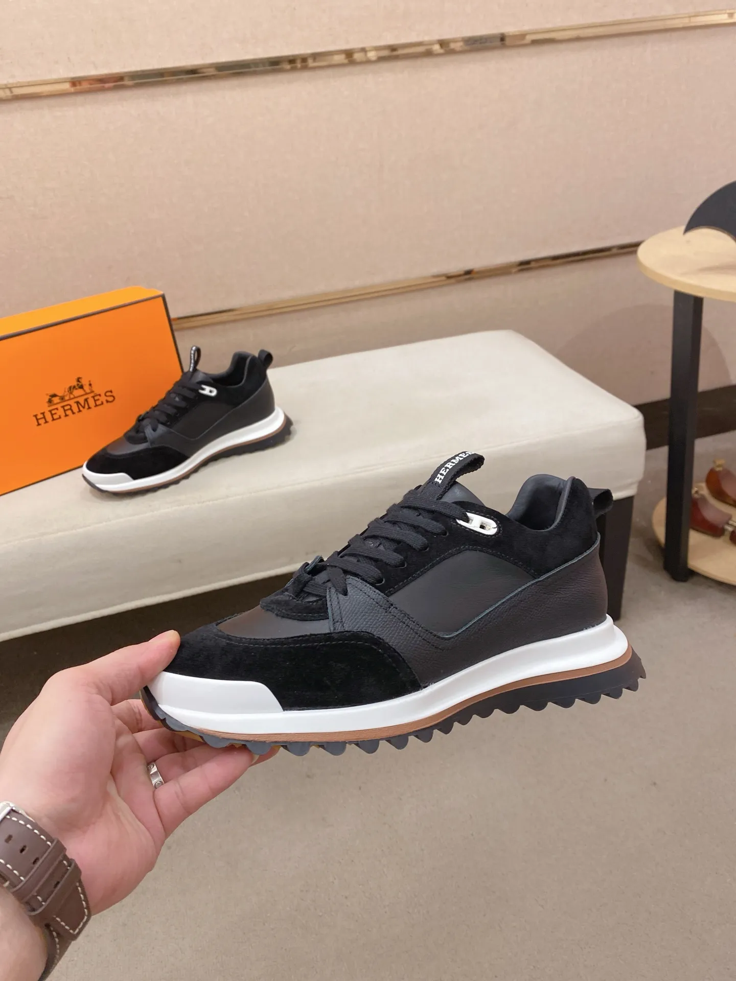 Men's clothing and shoes💰: 520💰《HERMES》【Classic original single version】Hermès; top 🔝purchasing agent🔍🔍men's latest 🇺🇸 counter sales simultaneously, original imported from Italy ▲▲first-layer cowhide ▲▲ (high-end, nobility, class) times) Exquisite workmanship (Italian 🇮🇹Imported water-dyed 🐂cowhide lining) sole: Original sole provided by the original factory, ⚠️exclusive double-layer activity·TPR·rubber·combined molded outsole; super comfortable·wear-resistant·non-slip·environmental protection The real thing is more beautiful if you take the real thing (high quality, follow the order), you can enter and exit the counter at will * Number of yards: 38·39·40·41·42·43·44# (can be customized 45.)